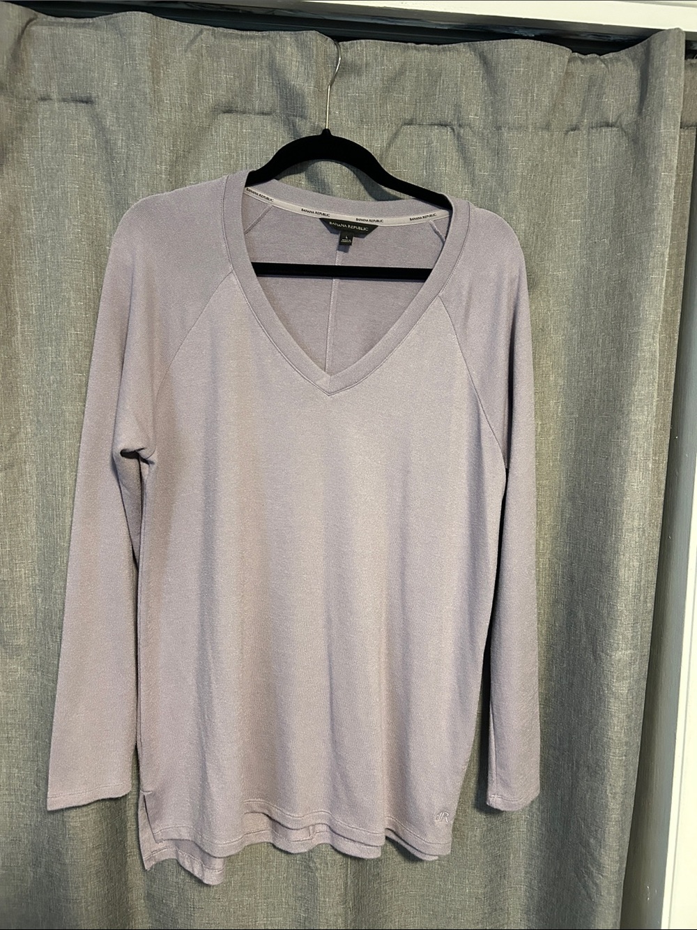 Banana Republic Light Lavender V-Neck Long Sleeve Top